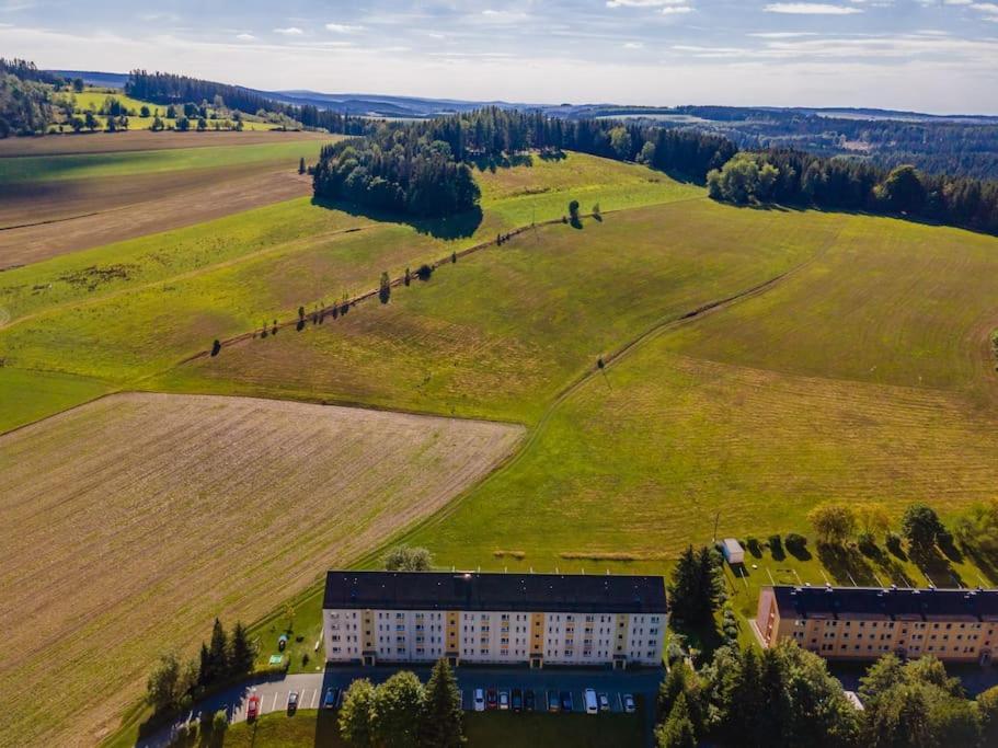 شقة Franzis Feriendomizil Im Herzgebirge Am Skihang Auerbach  المظهر الخارجي الصورة